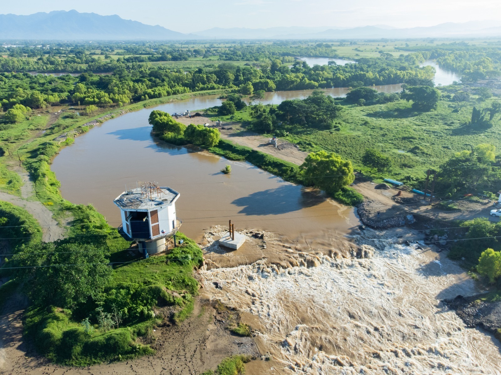 ¿Te quedaste sin agua en Vallarta? Mapa y horarios de las pipas de SEAPAL y qué colonias siguen afectadas 2 Operativo de SEAPAL para abastecer a colonias durante la contingencia